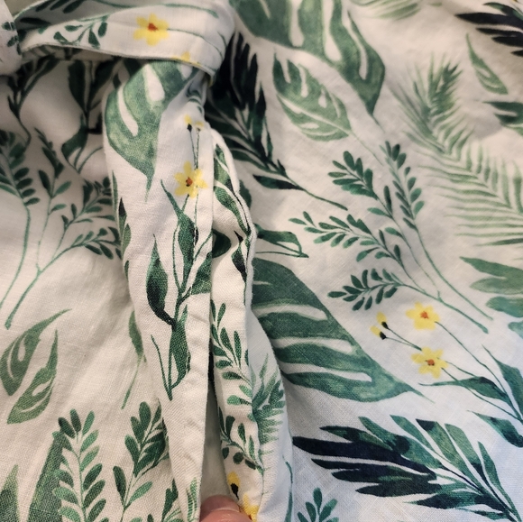 C&C California Green and Yellow Floral Linen Button Up Skirt With Pockets. - Picture 7 of 9